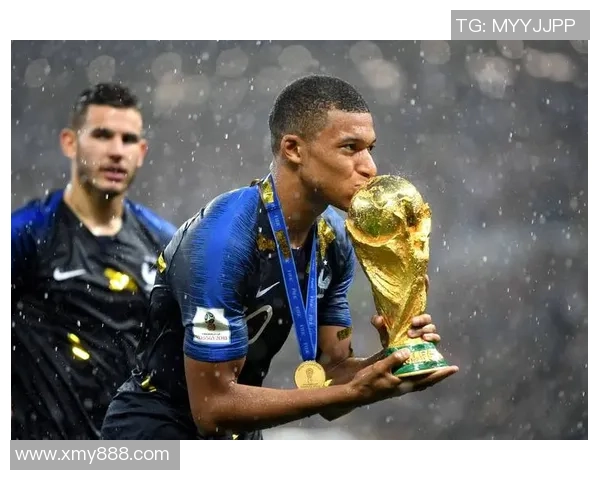 从梅西到姆巴佩：足球巨星今昔对比与时代更替的精彩演绎