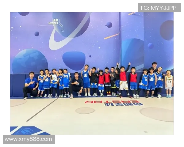 以足球巨星视角解读勇士团队精神与拼搏力量