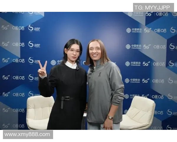 偶遇足球巨星亲密互动瞬间 体验与偶像面对面交流的独特魅力 偶遇足球巨星亲密互动瞬间 体验与偶像面对面交流的独特魅力