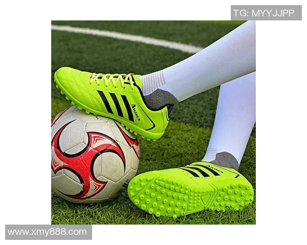 穿着碎钉足球鞋的球星女性风采 穿着碎钉足球鞋的球星女性风采